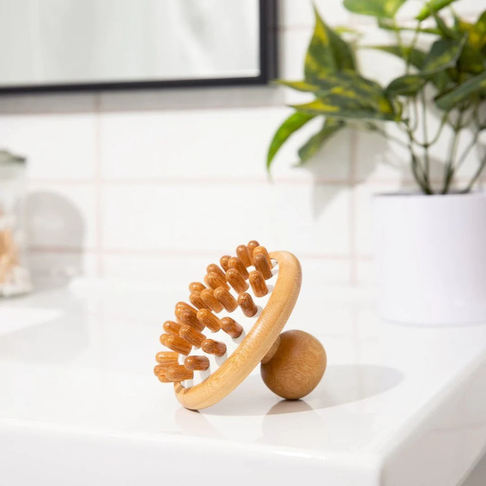 Pretty Farm Girl Bamboo Stimulating Scalp Massager